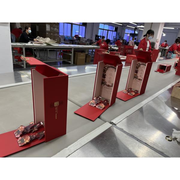 CMYK Embossing Rigid Wine Boxes with plastic ring locking Ancient Chinese Style