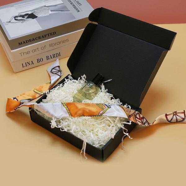 Small Art Paper Corrugated Gift Box Baby Clothes Packaging Cardboard Box Mailers