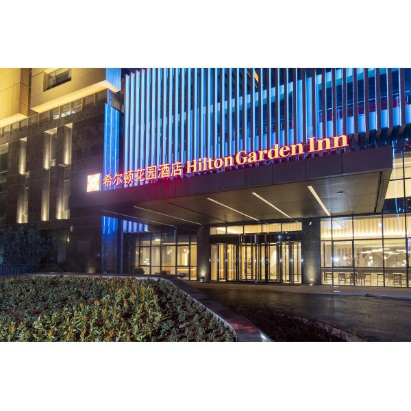 ISO18001 Walnut Color Hotel Guest Room Furniture Hardwood Office Desk Modern Style