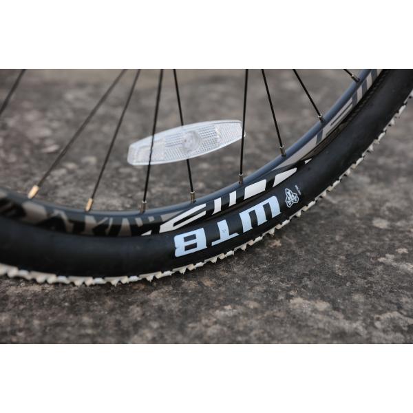 Ergonomic Saddle and Suspension Fork Equipped 27.5 Inch Aluminum Frame Mountain Bike