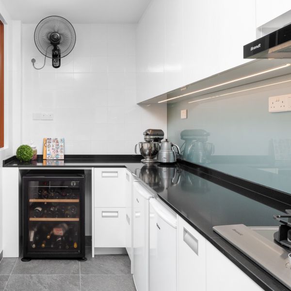 Customized High Gloss White PVC Kitchen Cabinet Made From Waterproof MDF Door Panel