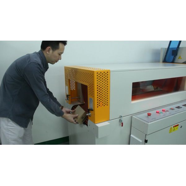 Automatic bottle shrink wrap packing machine PVC Film Heat Tunnel Shrink Wrapping Machine for water bottles aluminum cans