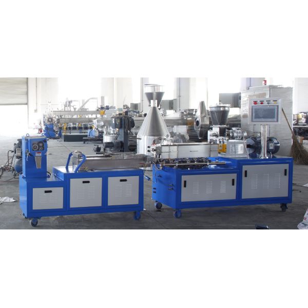 PLC Control Mini Twin Screw Extruder , HDPE Extruder Machine One Year Warranty