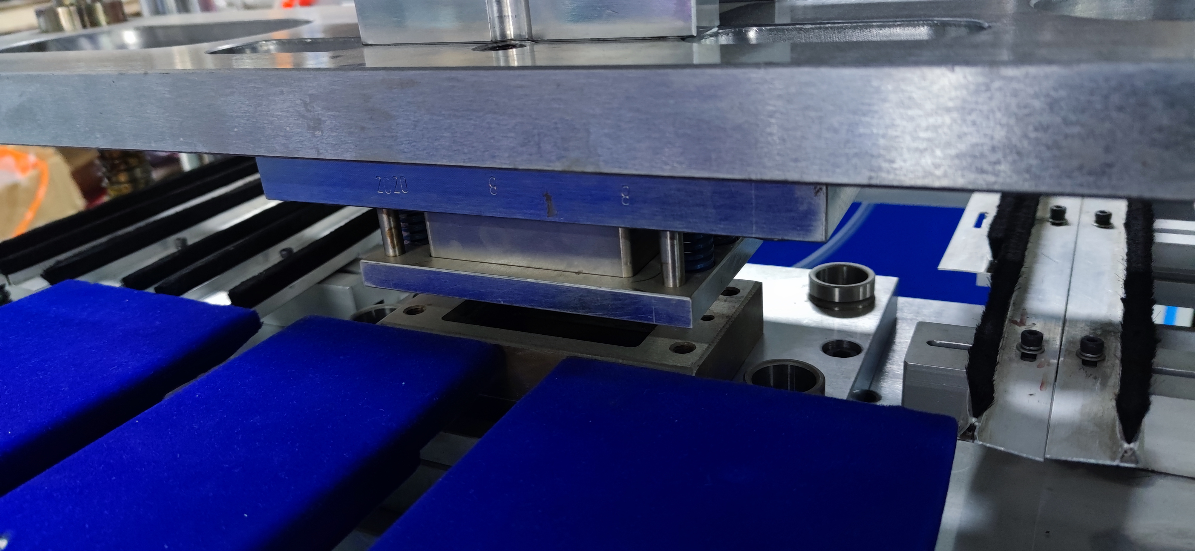 Automatic Special Shape Card Punching Machine With Man Machine Interface Operation