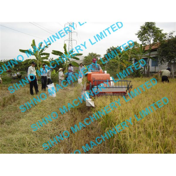 4l-0.7 mini grain harvester, paddy combine harvester with Tyre wheel