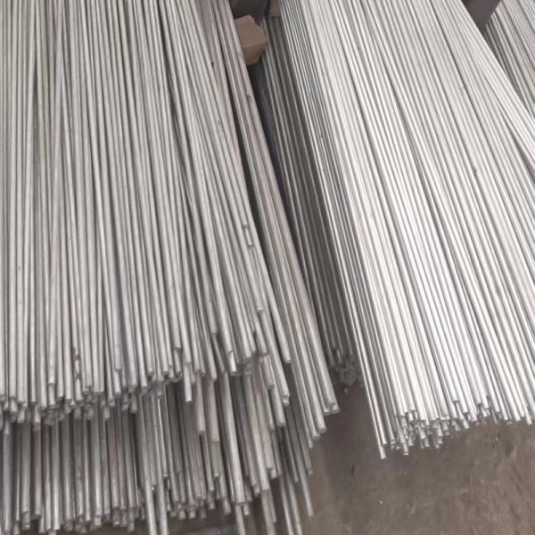 ISO9001 Galvanised Steel Round Bar Zinc Coating 200-600g/M2 Customizable Size For Construction