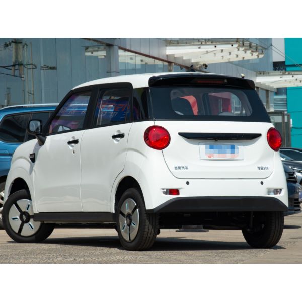 Electric Mini Lingbox Car EV 4 Seaters 205KM Endurance Driving Rangers