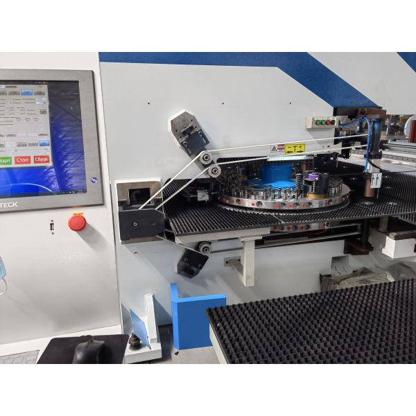 CNC Siemens Mechanical Turret Punching Machine Metal Sheet Pressing Machine