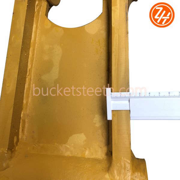 ISO9001 High Manganese Steel Excavator Bucket Link YC85 Yuchai Excavator Parts