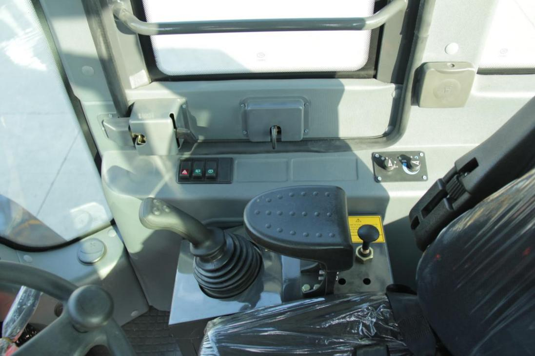 Changlin ZL18H Mini Wheel Loader Small Bucket 1cbm Or 1.5cbm Rated 2000kg Weight 5000kg