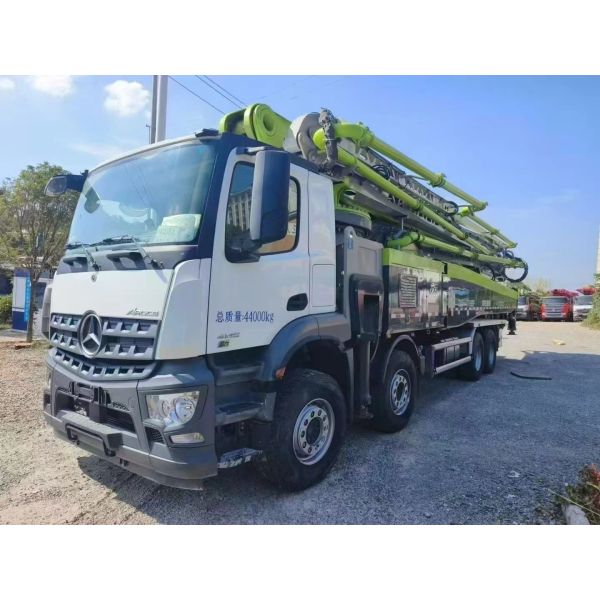 2022 Less Used Zoomlion Open Type Used Concrete Pump Truck 62m With Mercedes Benz Truck