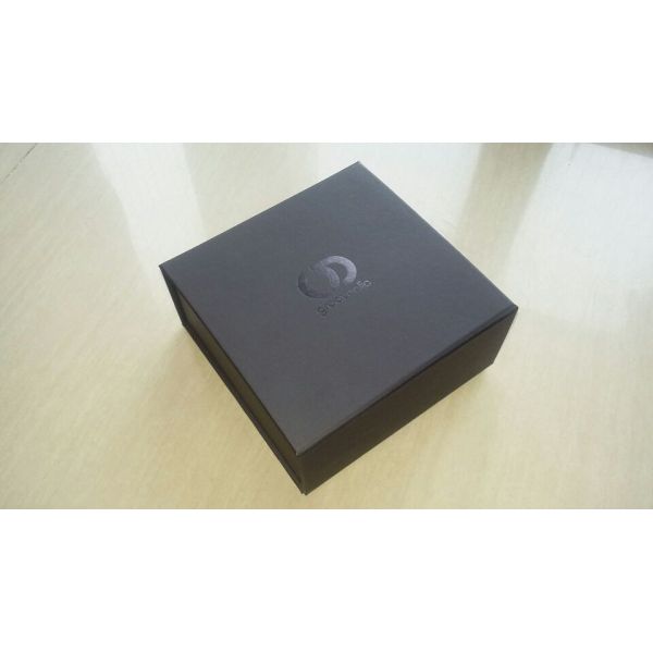 Luxury design customized rigid paper folding packaging box with spot UV