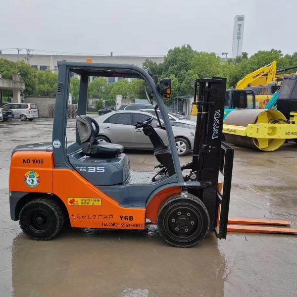 Mini Toyota 3.5 Ton Diesel Forklift Used With Solid Tyre Original Japan