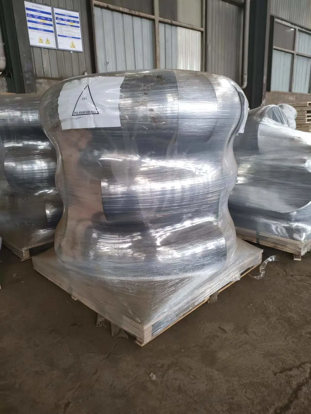 12Cr1MoVG Ansi Carbon Steel Pipe Fittings Boiler Steel Pipe 10-60mm Thickness