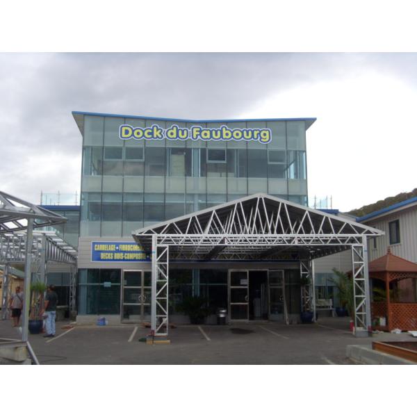 China Advanced Light Steel Frame Structure Metal Car Sheds/ Waterproof Prefabricated Sheds