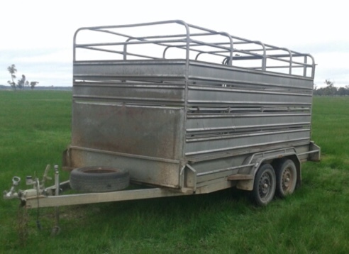 Double Axle Cattle Crate Trailer With An Extra Wheel / Hydraulic Brake Drum