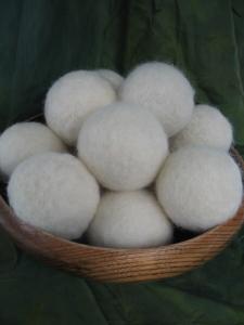 China Factory direct High Quality 100% Wool Felt Dryer Ball for Laundry and home decoration on sale