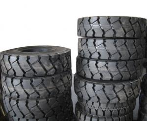 China solid forklift tires 7.00-12,Industrial forklift Tyre 7.00-12 on sale