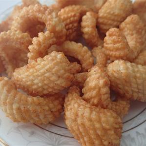China Squid Spicy Crispy Snacks Seafood Puffed Organic Rice Crackers on sale