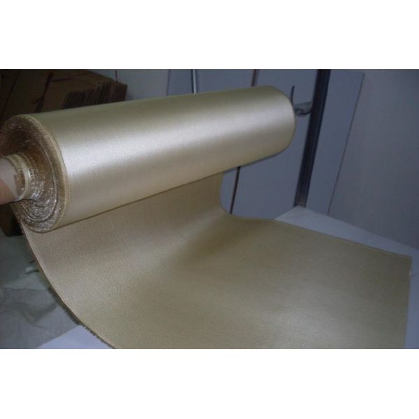 1/3 Twill Weave Fiberglass Cloth , Golden Heat Treatment Fabric Roll HT3732