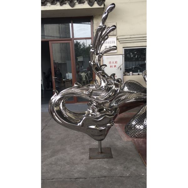 Water Wave Modern Metal Garden Sculptures Mirror Pool Metal Yard Ornaments