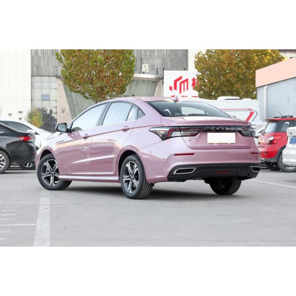 Family Fuel Powered Car Chery Arrizo 5 Plus Automobile 5 Seats Sedan 1.5L Engine