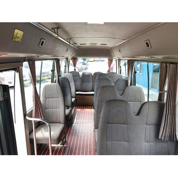 Golden Dragon Used Small Vans 19 Seats Euro 4 LHD AC With Manual Transmission