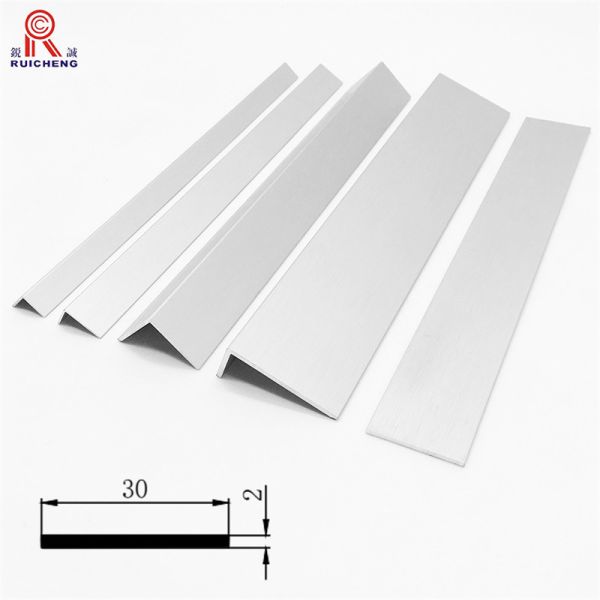Buy Modern Aluminium Extrusion Angle , L Shape 4x4 Aluminum Angle Tearproof at wholesale prices