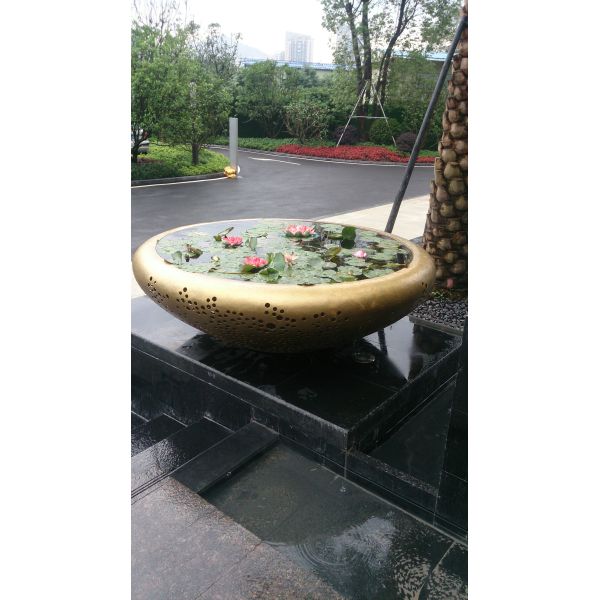 Modern Large Metal Flower Pot Garden Crafts Hollow Outdoor Metal Plant Pots