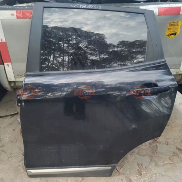 left and right door disassembly parts of the C-h-angan CS15 are 18 years old