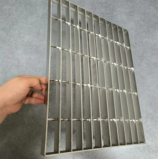 Swage-Locked Steel Bar Grating with High Strength-to-Weight Ratio for Minimum Deflection and Maximum Safety