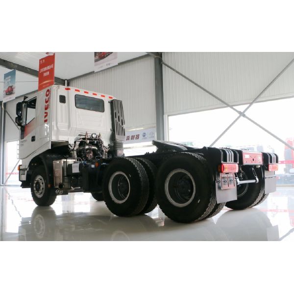 Versatile and Durable Used Hongyan Genlyon Tractor Diesel Engine Tractor