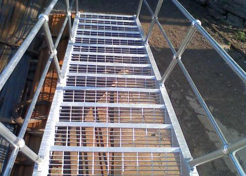 Hot Dipped Galvanized Steek Stair Treads Customized Size 30mm Pitch