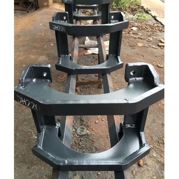 Excavator Track Link Guard for ZX200/EX200/EC210 Durable and Dependable Protection