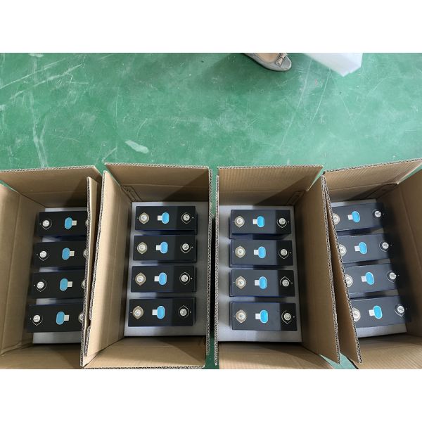 3.2V 280Ah LiFePo4 Prismatic battery cell EVE 280K 6000 Cycles for ESS EV