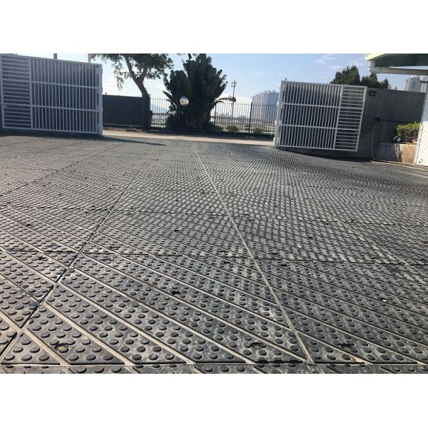 Racecourse Black Rubber Flooring Mats Use For Channel Rubber Mats 6mm Thick Steel Plate Embedded