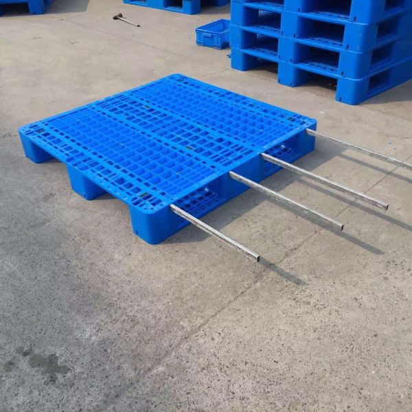 Medium Duty Molded Plastic Pallets With Steel Bar Racking Load 1200 * 1000 * 170 mm