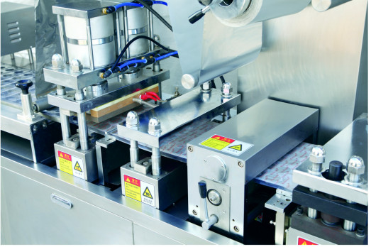 PVC Aluminum Foil Blister Packaging Machine With Peristaltic Pump Feeding