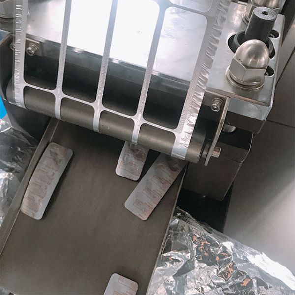 Tablet Blister Packing Machine , Capsule Pharmaceutical Blister Packaging Machines
