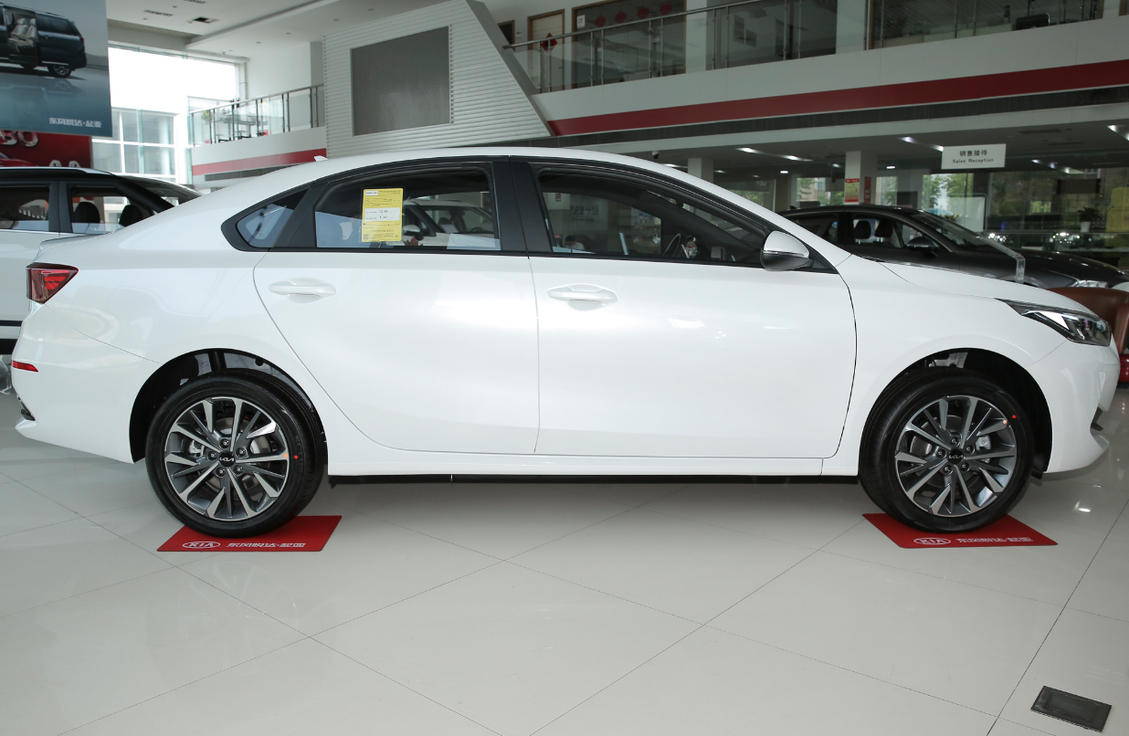 5 Seats 5 Doors 2024 KIA Cerato K3 Electric Car Verified Lithium Battery K3 Kia EV5 EV6