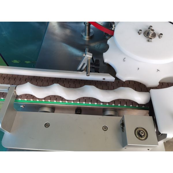 100BPM Automatic High Speed Rotary Bottle Capping Machine For Plastic Bottle