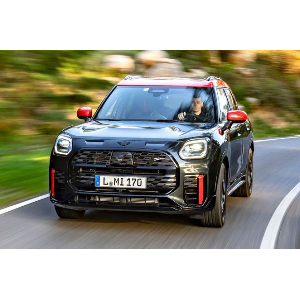 Mini Countryman JCW front cornering