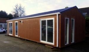 Quality Modern Flat Roof Prefabricated House, Pre-Built Homes Fireproof Mobile Home 40 Hq Container Laminate Floor for sale
