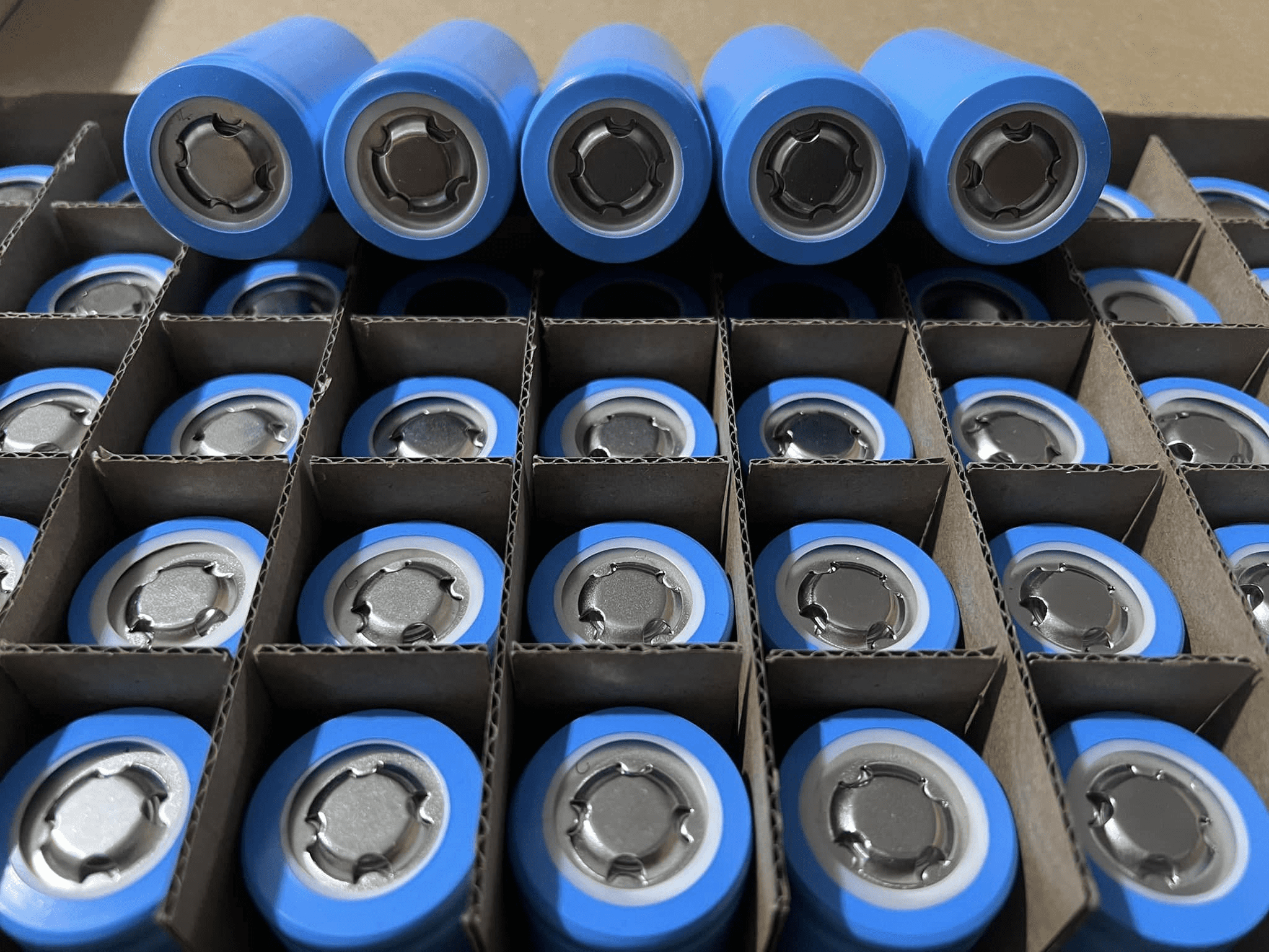 Rechargeable Cylindrical Cell 26650 3.2V 4000mAh 5000mAh Battery Cell LFP Batteries Lithium Iron Phosphate Battery