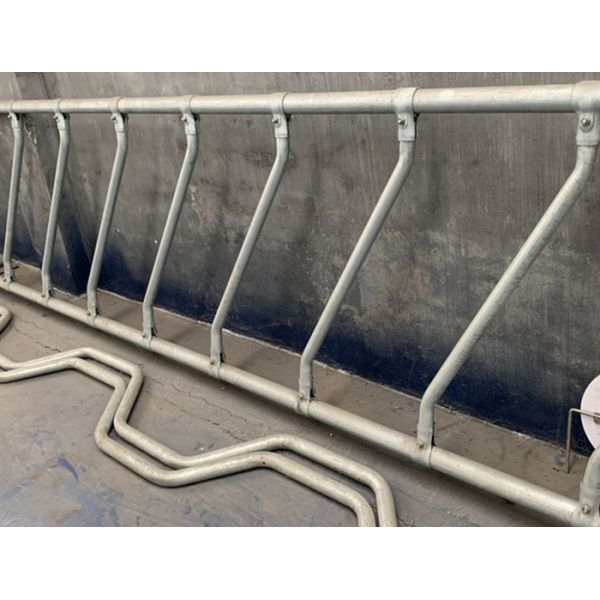 Anti Rust Cattle Diagonal Feed Barriers , Galvanized Steel Cow Feed Barrierse