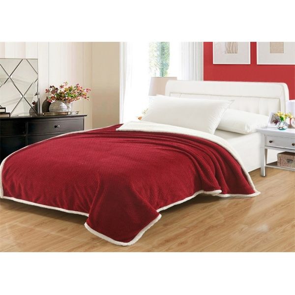 Bright Red Coral Fleece Blanket 0.5cm Thickness No Bleaching For Bedrooms