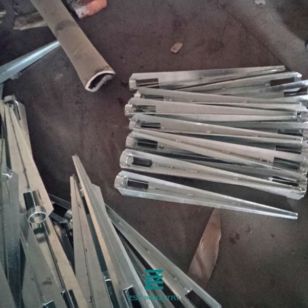 Hot Dipped Galvanizing Wood Fence Pole Anchor 71mm 91mm 101mm 121mm Diameter