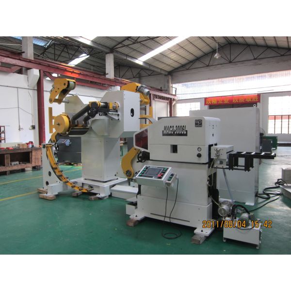 Metal Forming Stamping Upper 4 Down 3 Work Roll Decoiler Straightener Feeder Machine